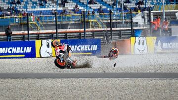 28/06/19  CAPTURA DE TELEVISION MOTOCICLISMO 
 GP PAISES BAJOS ENTRENAMIENTOS LIBRES MOTOGP 
 ACCIDENTE CAIDA JORGE LORENZO 
 FOTO SERIE 01
 PUBLICADA 29/06/19 NA MA21 4COL