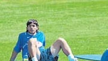 <b>REFLEXIVOS. </b>Leo, Perea, Agüero, Jurado y Galletti estuvieron charlando mientras realizaban estiramientos en la sesión de recuperación de ayer.