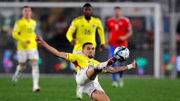 Colombia's defender Daniel Munoz strikes the ball during the 2026 FIFA World Cup South American qualifiers football match between Chile and Colombia, at the David Arellano Monumental stadium, in Santiago, on September 12, 2023. (Photo by Javier TORRES / AFP)