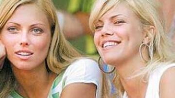 <b>¡QUE REPESQUEN A RUSIA!</b> Las aficionadas rusas siguen
poniendo en la grada todo el espectáculo que su selección es incapaz de ofrecer sobre los terrenos de juego de esta Eurocopa. Con Rusia ya eliminada, los lectores de AS debemos manifestarnos: ¡que la repesquen ya!