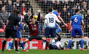 Tottenham gana 3-1 en casa con gol de Sánchez. Este es el noveno gol como profesional del colombiano.