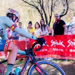 Felipe Orts y Lucía González, lanzados en el barro