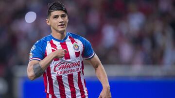 Alan Pulido, Chivas