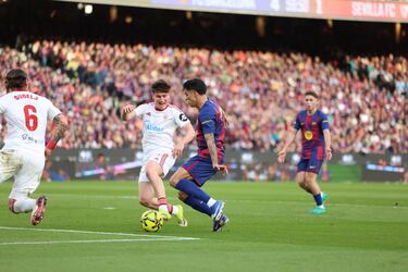 Joao Cancelo marca el 5-1 al Sevilla. 
