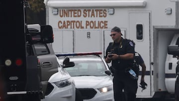 Un oficial de la policía del Capitolio fue acusado de obstrucción por ayudar a ocultar evidencia de una persona que participó en el asalto del 6 de enero.