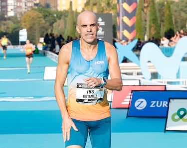 El atleta Reyes Estévez, uno de los 33.000 participantes de la maratón.