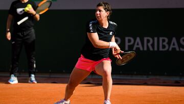 Carla Su&aacute;rez, durante un entrenamiento en Roland Garros.