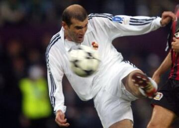 La final de Champions de 2002 la ganó el Real Madrid contra el Bayern Leverkussen. En ese partido Zidane marcó esta espectacular bolea.