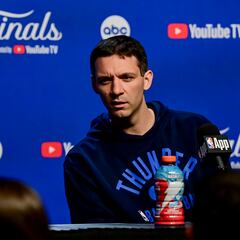 How much money does OKC Thunder head coach Mark Daigneault make a year?