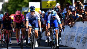 Daryl Impey triunfa al esprint en Brunnen y Williams sigue líder en Suiza