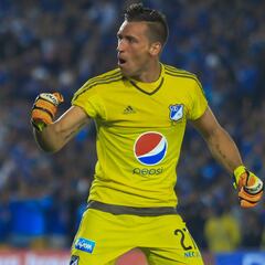 Si no es Vikonis, Dallas iría por otro arquero de la Liga Águila