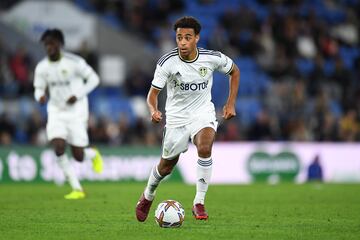 Aaronson y Adams inician con el pie derecho con el Leeds United