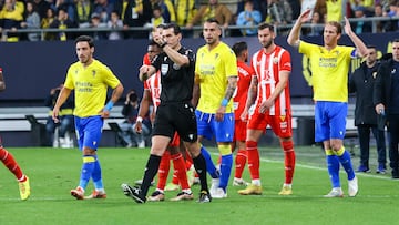 30/12/22 PARTIDO PRIMERA DIVISION 
CADIZ - ALMERIA  
PROTESTAS DEL CADIZ A MARTINEZ MUNUERA ARBITRO 