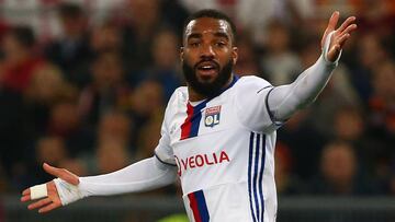 El agente de Lacazette niega un acuerdo con el Atlético