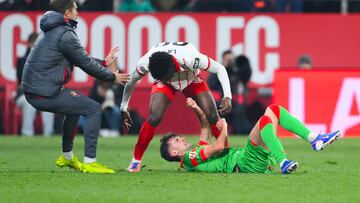 GIRONA, SPAIN - JANUARY 10: Lass Kourouma of Girona FC argues with Aimar Oroz of Club Atlético Osasuna during the LaLiga EA Sports match between Girona FC and CA Osasuna at Montilivi Stadium on January 10, 2026 in Girona, Spain. (Photo by David Ramos/Getty Images)