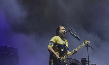 El bajista y vocalista de la banda mexicana Molotov es un seguidor de Pumas y en ocasiones se ha dejado ver con su jersey del equipo en conciertos.