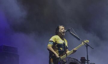 El bajista y vocalista de la banda mexicana Molotov es un seguidor de Pumas y en ocasiones se ha dejado ver con su jersey del equipo en conciertos. 