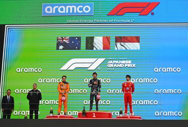 Andrea Kimi Antonelli, Oscar Piastri y Charles Leclerc en el podio del Gran Premio de Japón.