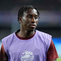 Marsch compara el talento de Moïse Bombito con los mejores centrales del planeta