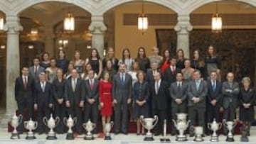 Los premiados posaron con los miembros de la Familia Real y las autoridades deportivas en el Palacio de El Pardo.