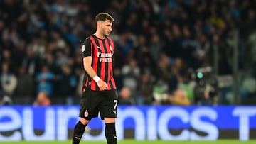 Soccer Football - Serie A - Napoli v AC Milan - Stadio Diego Armando Maradona, Naples, Italy - April 6, 2026 AC Milan's Santiago Gimenez looks dejected after Napoli's Matteo Politano scores their first goal REUTERS/Daniele Mascolo