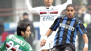 <b>SIN ACIERTO. </b>Adriano no estuvo afortunado de cara al gol en el partido frente a la Sampdoria.