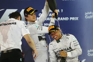 Hamilton firmó una trabajada victoria tras la presión de su compañero de equipo, Rosberg. "Fue muy duro mantener a Nico detrás, no hacíamos una carrera así desde el karting", aseguró el británico, en el que fue su 24º triunfo en el Mundial tras un cuerpo a cuerpo de principio a fin entre ambos.