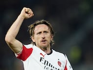 The veteran midfielder struck late on against Pisa to keep up the pressure on Inter Milan.