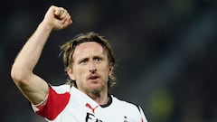 Dazzling Luka Modrić winner keeps AC Milan in Serie A title race