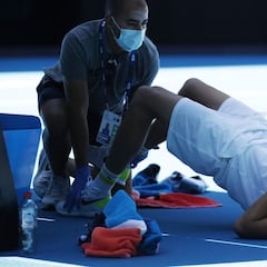 Medvedev sufre por primera vez y pelea con su entrenador