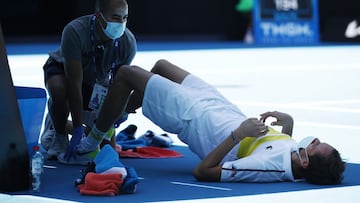 Medvedev sufre por primera vez y pelea con su entrenador