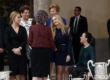 La reina Sofía saluda a Lydia Valentin, Maialen Chourraut, Laura Sarosi y Teresa Perales