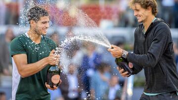 Carlos Alcaraz, campeón este año, y Alexander Zverev.