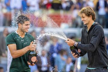 Carlos Alcaraz puso el broche de oro a un grandísimo Mutua Madrid Open. En la final más corta de los 20 años de historia del torneo (6-3 y 6-1), el murciano se merendó al vigente campeón, Alexander Zverev.

