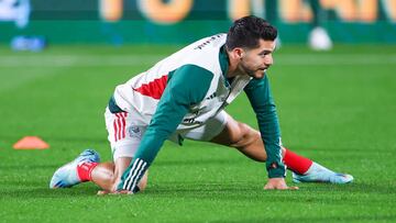 GIRONA, SPAIN - NOVEMBER 16: Henry Martin of Mexico warm up prior to the friendly match between Mexico and Sweden at Montilivi Stadium on November 16, 2022 in Girona, Spain. (Photo by Eric Alonso/Getty Images)