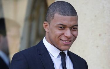 Emmanuel Macron hosts meeting with Weah, Drogba and Mbappé