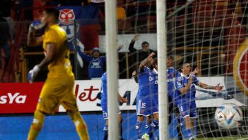 Futbol, Universidad de Chile vs Huachipato.
Fecha 14, campeonato Nacional 2022.
El jugador de Universidad de Chile Pablo Aranguiz , celebra su gol contra Huachipato durante el partido por la primera division disputado en el estadio Santa Laura.
Santiago, Chile.
21/05/2022
Javier Salvo/Photosport
Football, Universidad de Chile vs Huachipato.
14th date, 2022 National Championship.
Universidad de Chile’s player Pablo Aranguiz celebrates his goal against Huachipato during the first division match held at Santa Laura stadium.
Santiago, Chile.
21/05/2022
Javier Salvo/Photosport