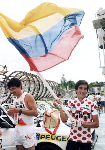 En 1985 se llevó dos etapas del Tour de Francia y además se coronó campeón de la clasificación de la montaña, además ganó la Vuelta a Colombia, título que repitió al año siguiente, junto con el Clásico RCN.