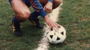 El jugador de fútbol del Barcelona, Romerito, posando.