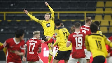 Soccer Football - Bundesliga -Borussia Dortmund v SC Freiburg - Signal Iduna Park, Dortmund, Germany - January 14, 2022 Borussia Dortmund&#039;s Erling Braut Haaland misses a chance to score REUTERS/Leon Kuegeler DFL REGULATIONS PROHIBIT ANY USE OF PHOTOG