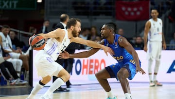 Sergio Rodríguez, base del Real Madrid, frente a Jaleen Smith, del Alba Berlín.