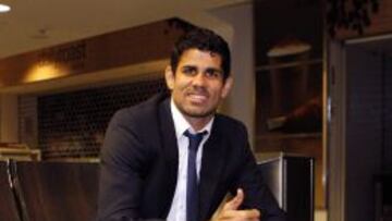 FELIZ. Diego Costa posó sonriente para AS en el aeropuerto de Viena tras sus goles al Austria.