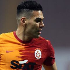 Galatasaray, con Falcao el 2do tiempo, es goleado en Turquía