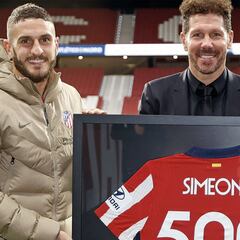 El Atleti entrega a Simeone una placa por sus 500 partidos