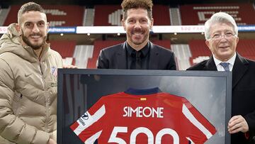 El Atleti entrega a Simeone una placa por sus 500 partidos