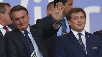 El presidente de Brasil, Jair Bolsonaro, con el presidente de la Conmebol,  Alejandro Dominguez.