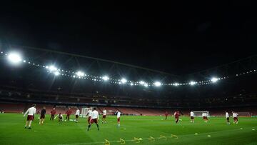 Bayern Munich players warm-up during a training session ahead of their UEFA Champions League round of 16 second leg football match against Arsenal, at the Emirates Stadium in London on March 6, 2017