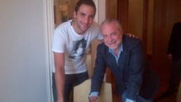 Higua&iacute;n, con Di Laurentiis.