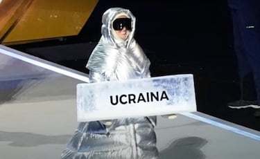 Anna Kucherovala, la rusa que rompió el protocolo olímpico al portar la bandera de Ucrania