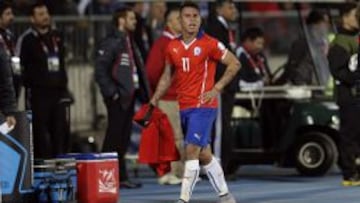 Eduardo Vargas tras ser reemplazado en el duelo ante México.